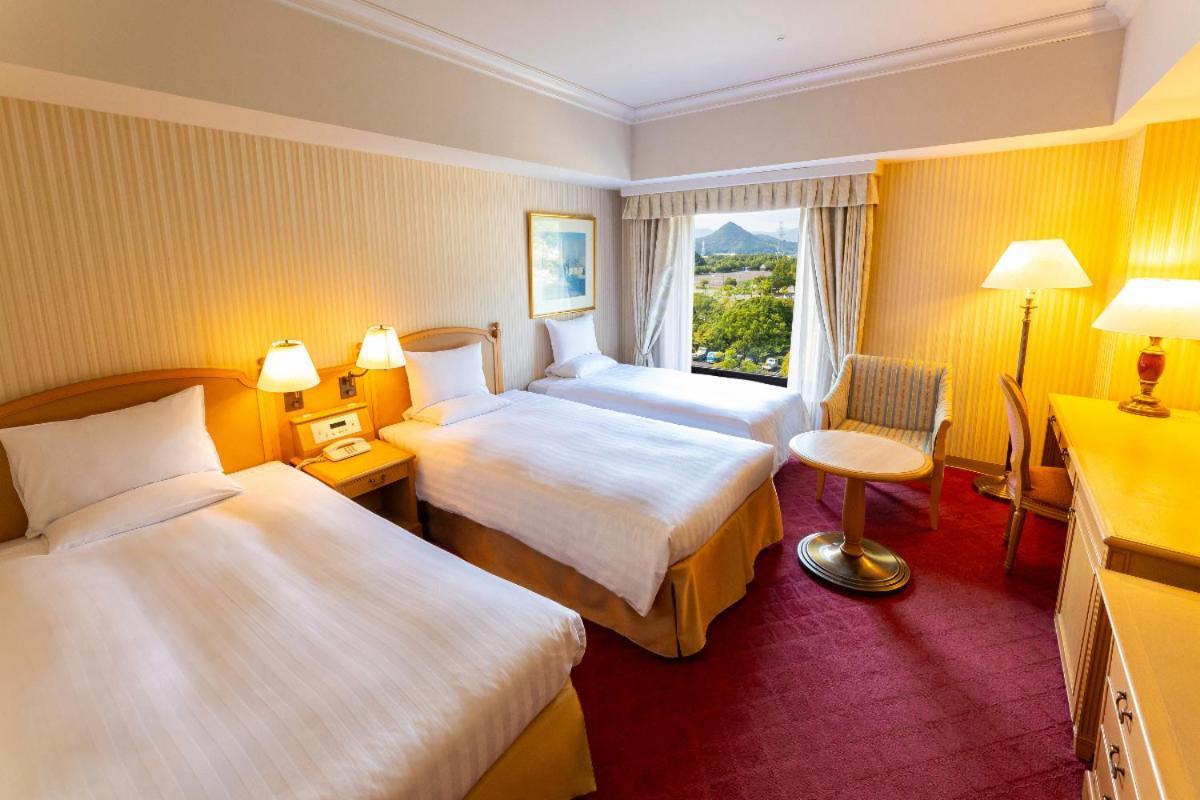 Hotel Okura Jr Huis Ten Bosch Sasebo Exterior foto A room at the Killarney International Hotel